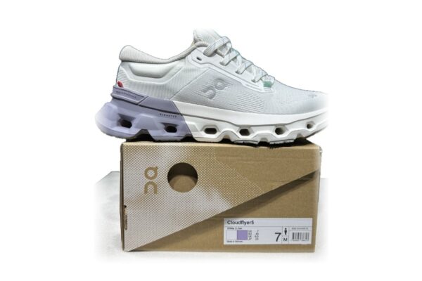 OnCloud Flyer 5 White Purple Heel on box