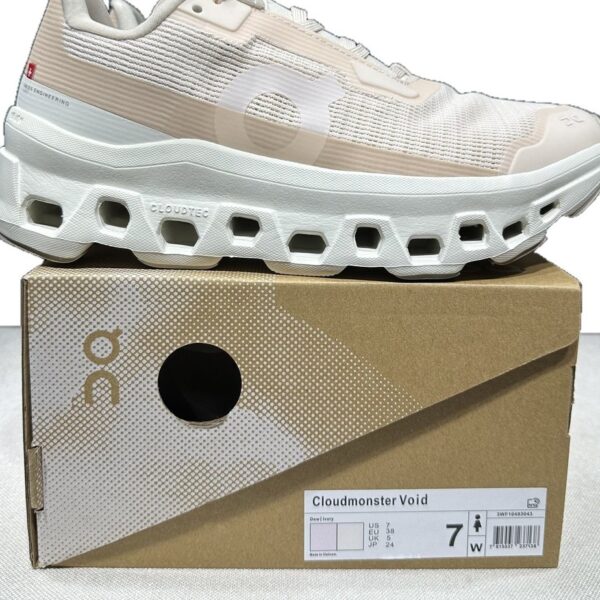 OnCloud Cloudmonster Void Dew White on box