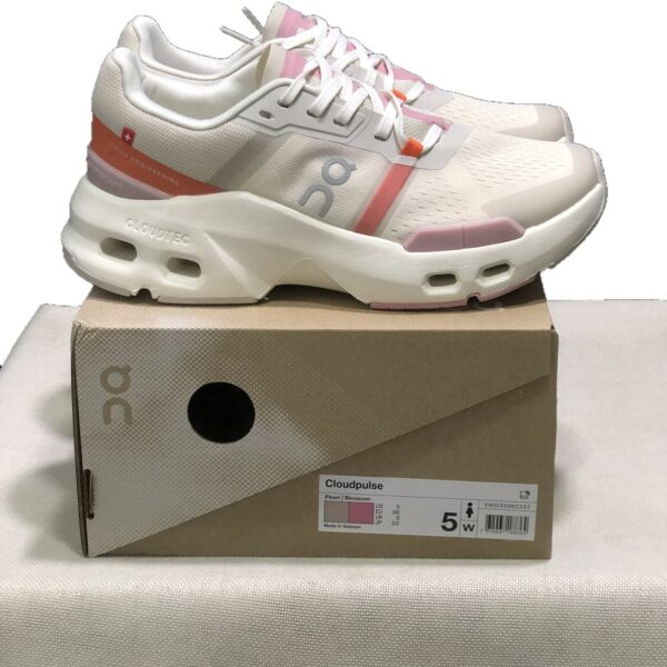 OnCloud Cloudpulse White Sakura Pink on box