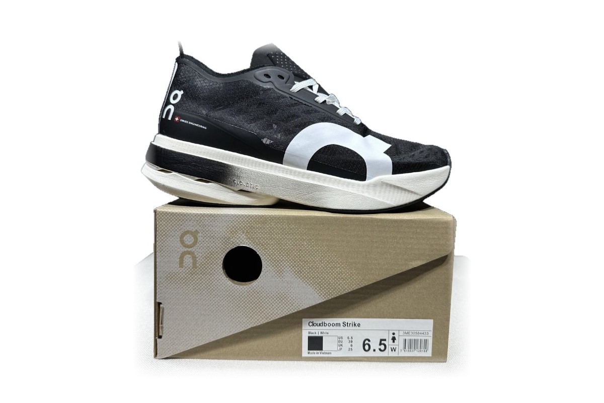 OnCloud Spike Amplius Black White on box
