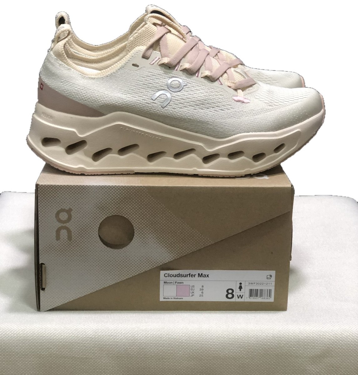 OnCloud Cloudsurfer Max Light Lotus Pink on box