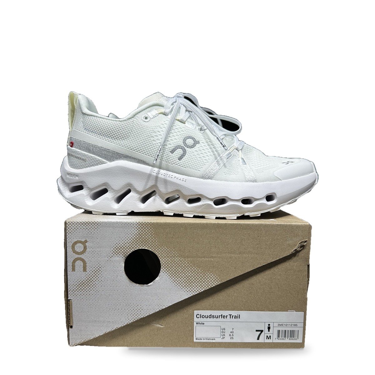 OnCloud Surfer Trail Triple White