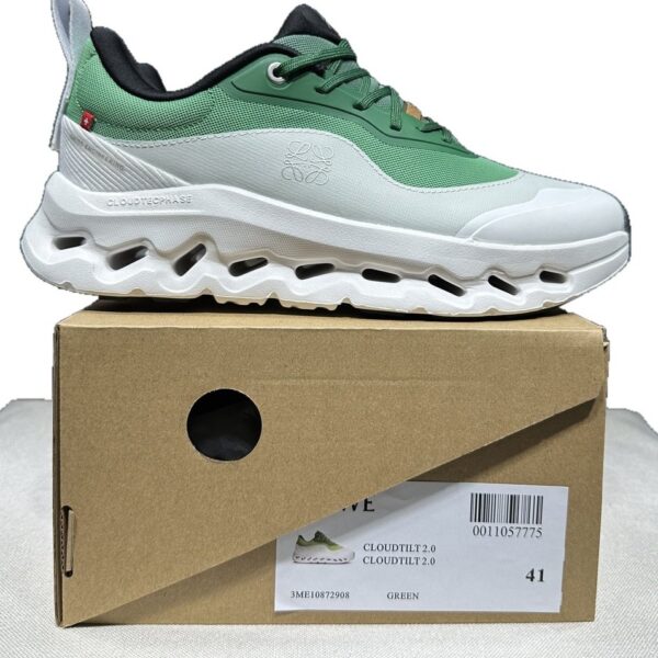 OnCloud Cloudtilt 2.0 x Loewe Green on box
