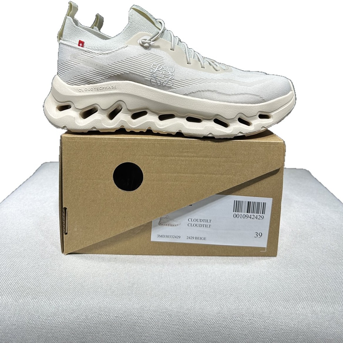 OnCloud Tilt x Loewe Khaki Beige