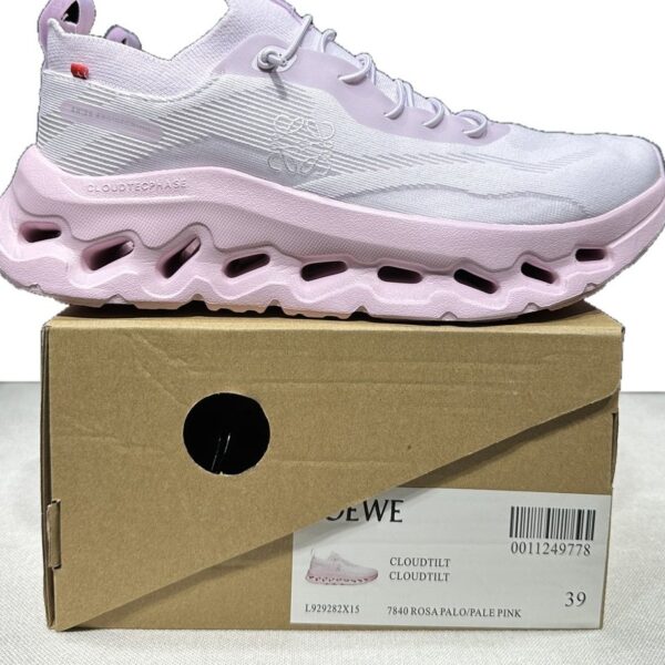 OnCloud Cloudtilt x Loewe Light Pink on box