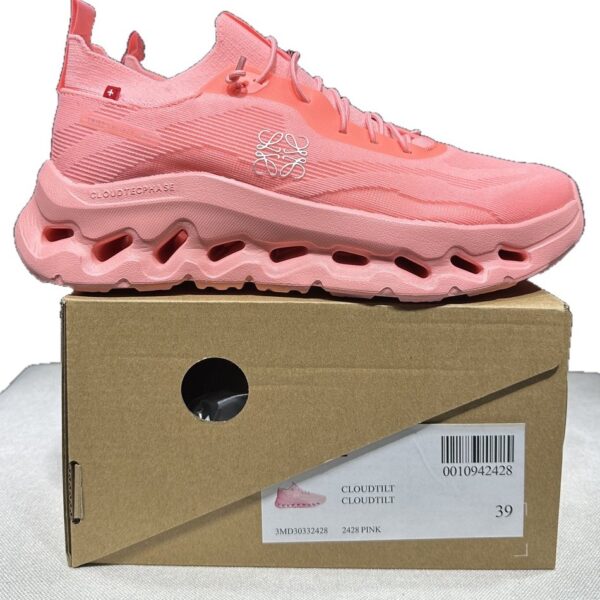 OnCloud Cloudtilt x Loewe Pink on box