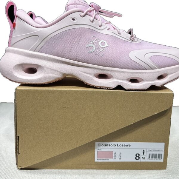 OnCloud Cloudventure x Loewe Pink on box