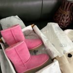 UGG classic short ii pink