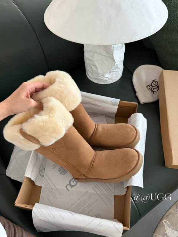 UGG classic tall cuff chestnut