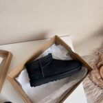 UGG classic ultra mini black