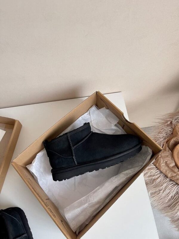 UGG classic ultra mini black