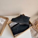 UGG classic ultra mini black