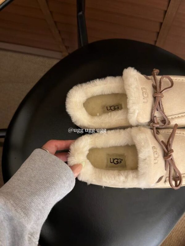 UGG quill slip on sand