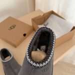 UGG tasman dark grey